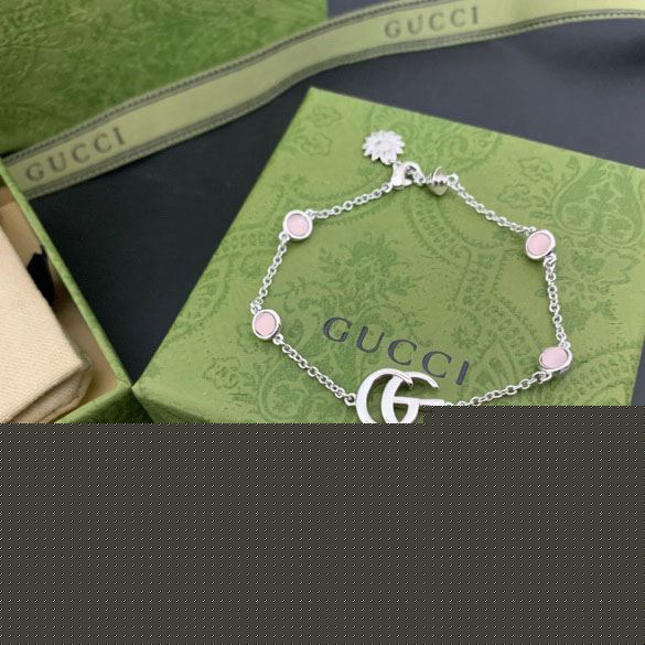G*u*i bracelets